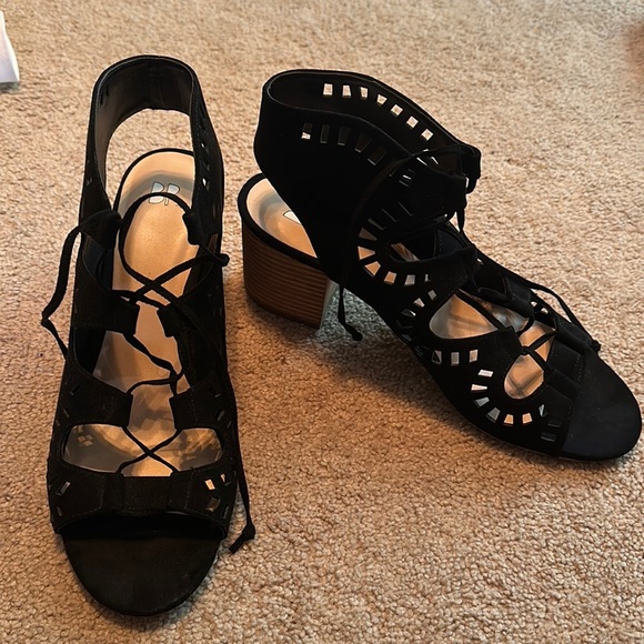 BP strappy black 1 1/2 inch block heel sandal size 10 women’s - Picture 1 of 4